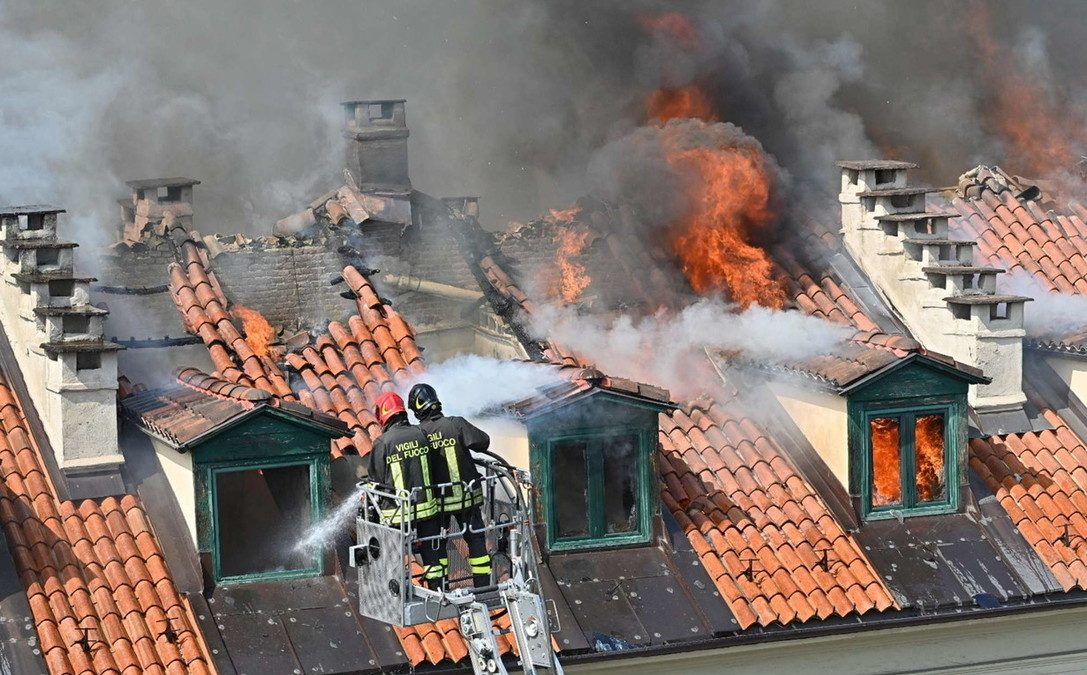 fonte:https://www.tgcom24.mediaset.it/cronaca/piemonte/torino-incendio-in-un-edificio-in-piazza-carlo-felice-di-fronte-alla-stazione_37648668-202102k.shtml