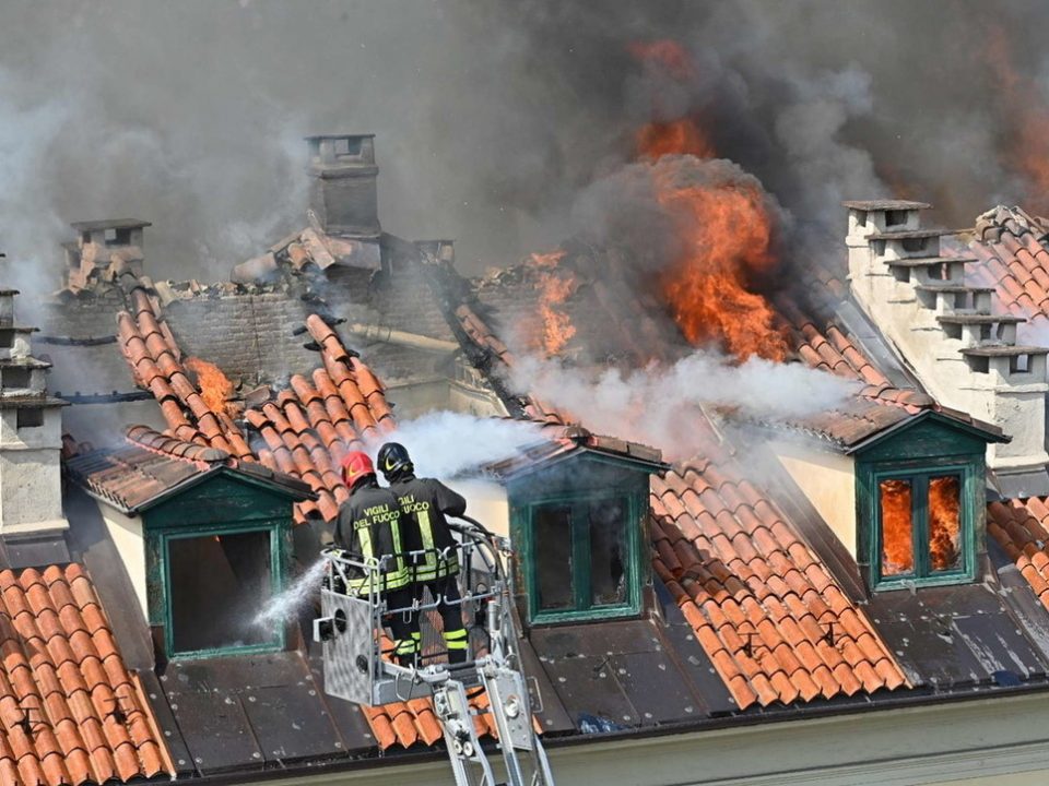 fonte:https://www.tgcom24.mediaset.it/cronaca/piemonte/torino-incendio-in-un-edificio-in-piazza-carlo-felice-di-fronte-alla-stazione_37648668-202102k.shtml